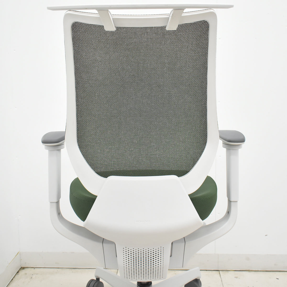 【中古】コクヨ　イング　可動肘　バーチカルタイプ　ハンガー　2020年製　グリーン　2026010602【中古オフィス家具】