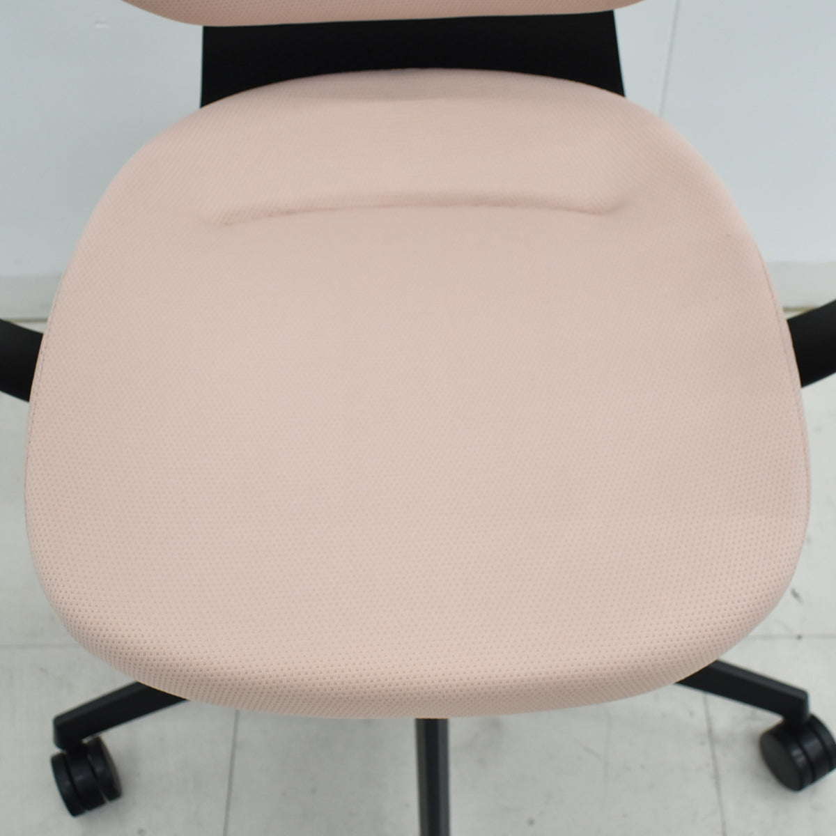 【中古】コクヨ　イング　固定肘　バーチカルタイプ　アッシュピンク　2026010604【中古オフィス家具】