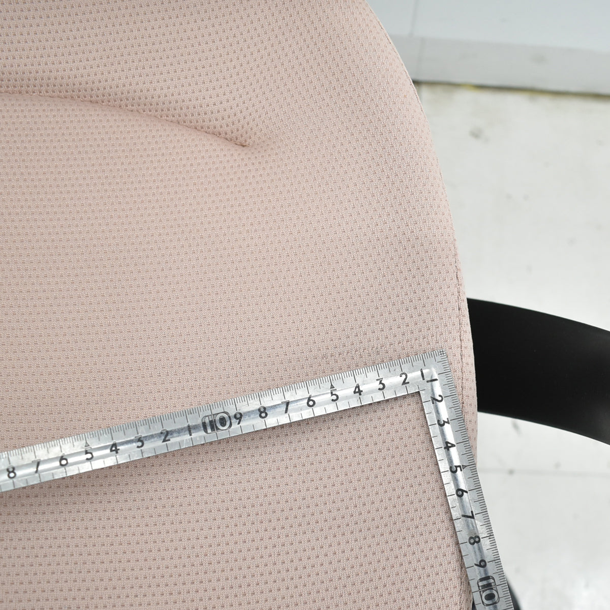 【中古】コクヨ　イング　固定肘　バーチカルタイプ　アッシュピンク　2026010604【中古オフィス家具】