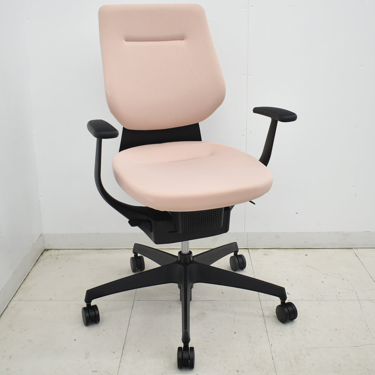 【中古】コクヨ　イング　固定肘　バーチカルタイプ　アッシュピンク　2026010604【中古オフィス家具】