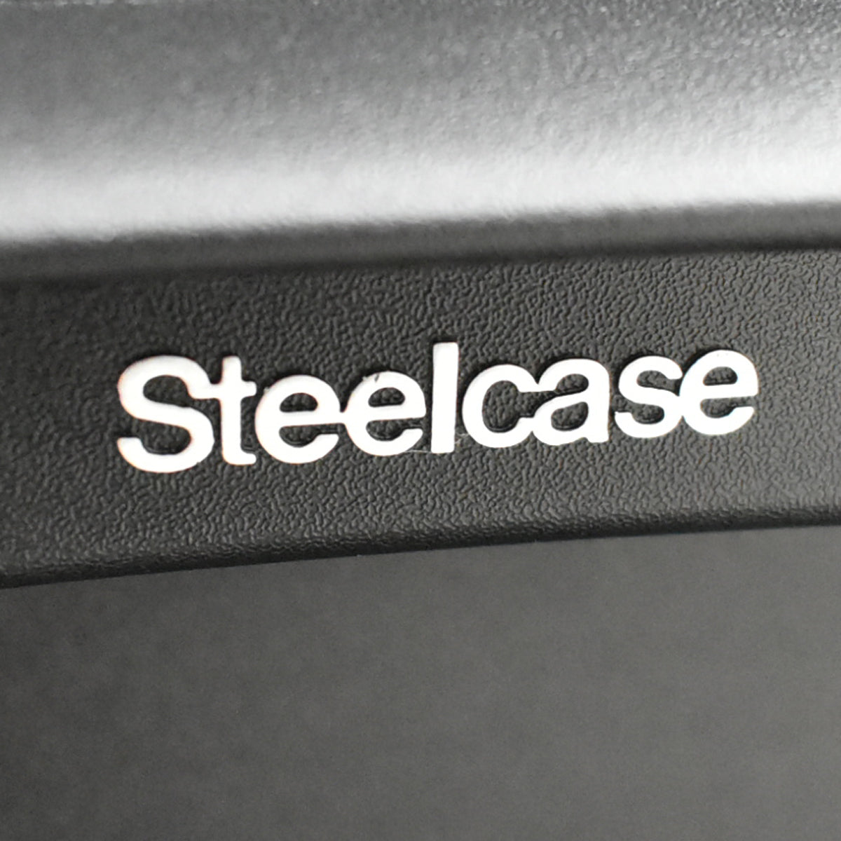 【中古】スチールケース　リープＶ２　３Ｄニット　可動肘　USモデル　2026010605【中古オフィス家具】