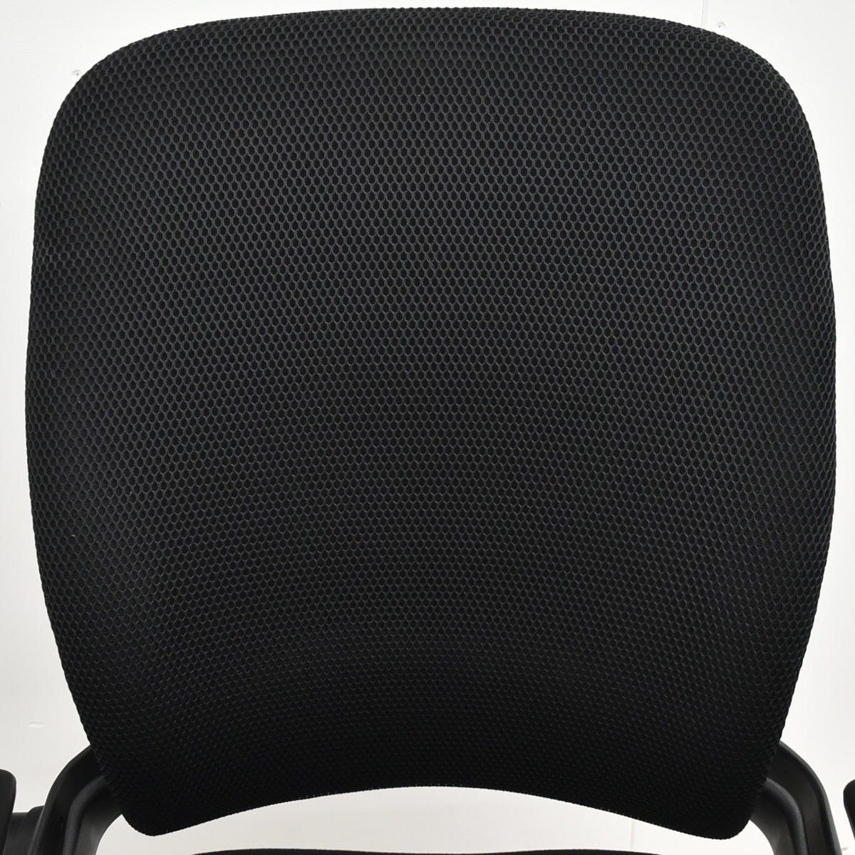 【中古】スチールケース　リープＶ２　３Ｄニット　可動肘　USモデル　2026010605【中古オフィス家具】