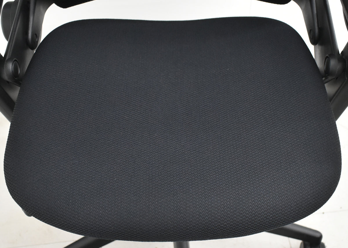 【中古】スチールケース　リープＶ２　３Ｄニット　可動肘　USモデル　2026010605【中古オフィス家具】