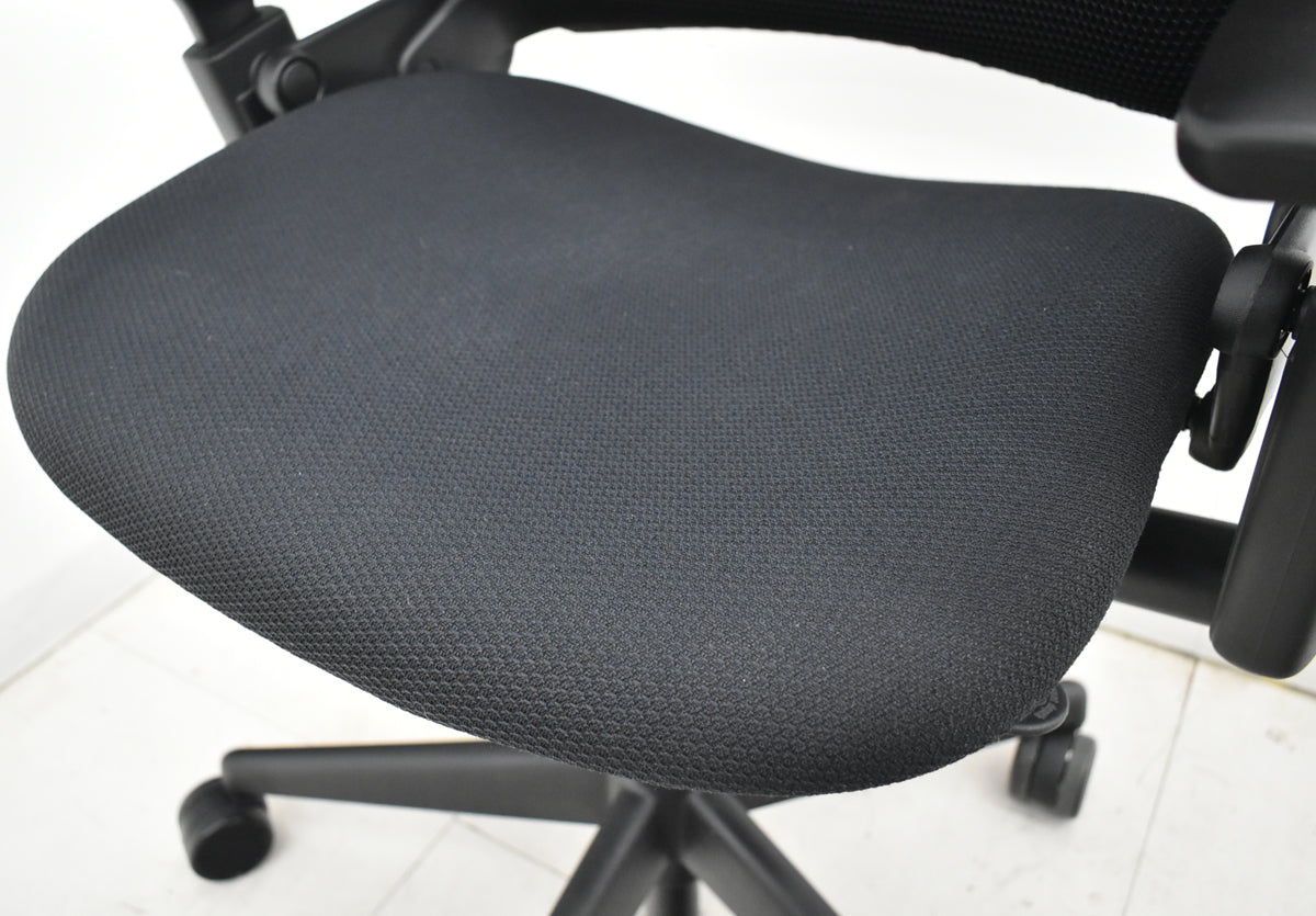 【中古】スチールケース　リープＶ２　３Ｄニット　可動肘　USモデル　2026010605【中古オフィス家具】