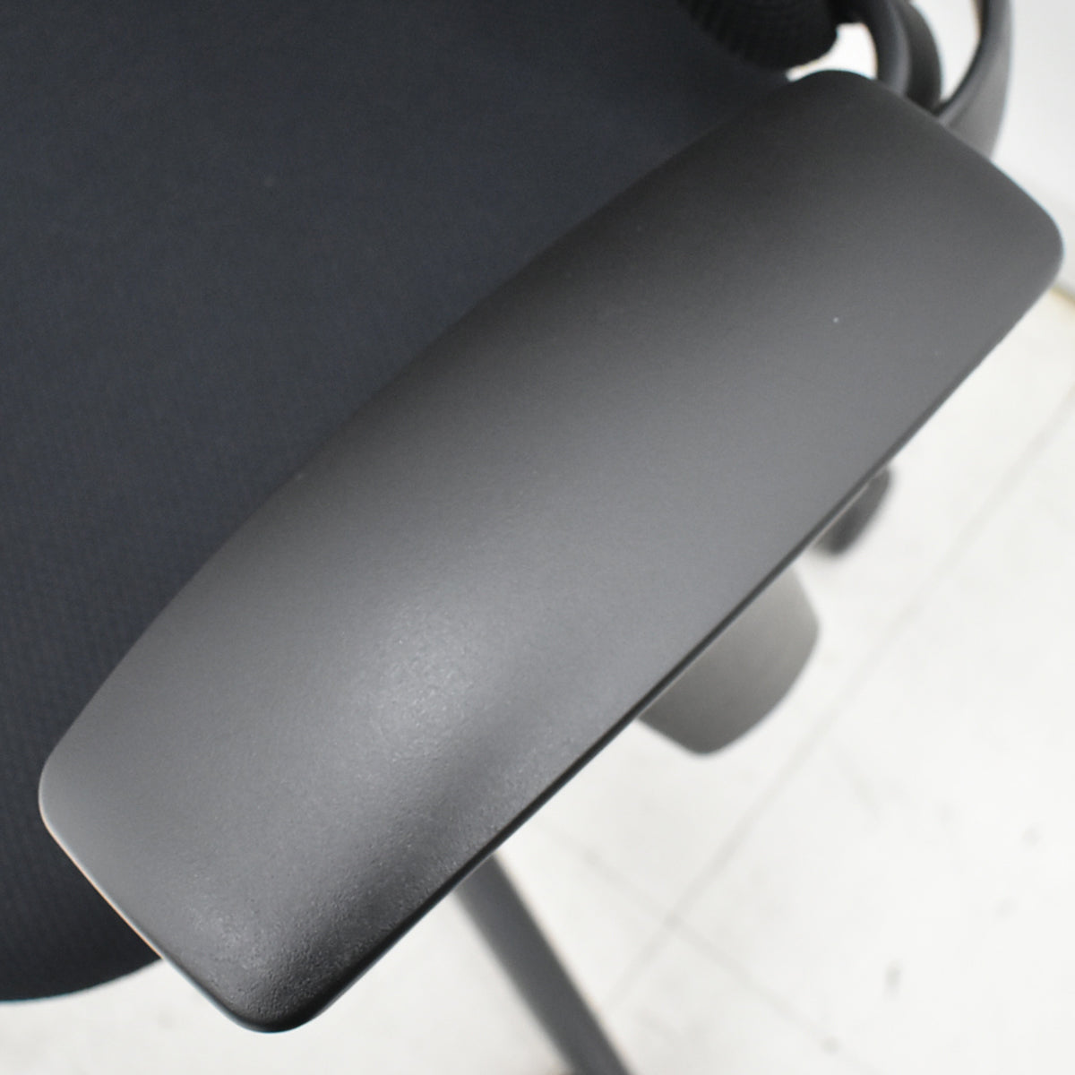 【中古】スチールケース　リープＶ２　３Ｄニット　可動肘　USモデル　2026010605【中古オフィス家具】