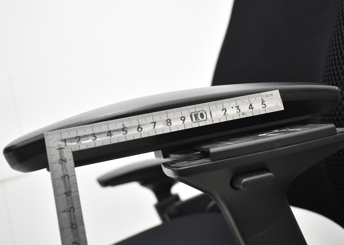 【中古】スチールケース　リープＶ２　３Ｄニット　可動肘　USモデル　2026010605【中古オフィス家具】