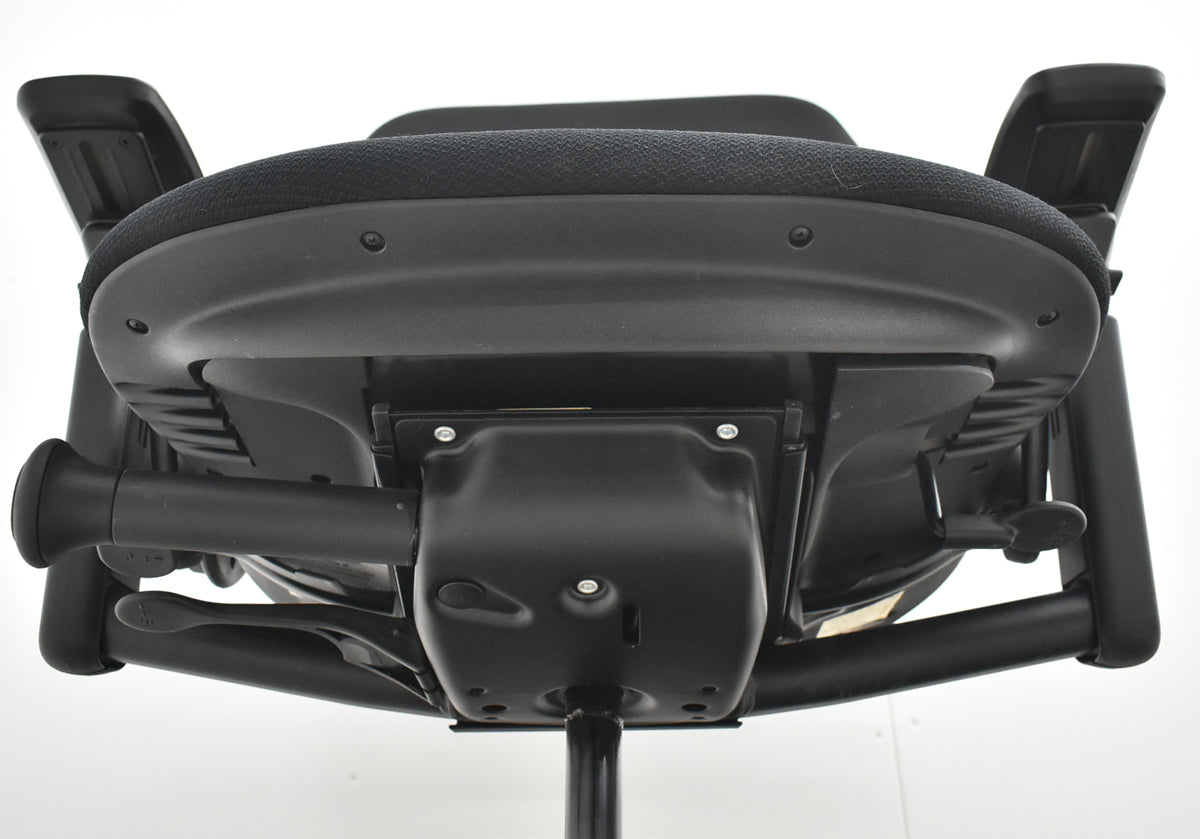 【中古】スチールケース　リープＶ２　３Ｄニット　可動肘　USモデル　2026010605【中古オフィス家具】