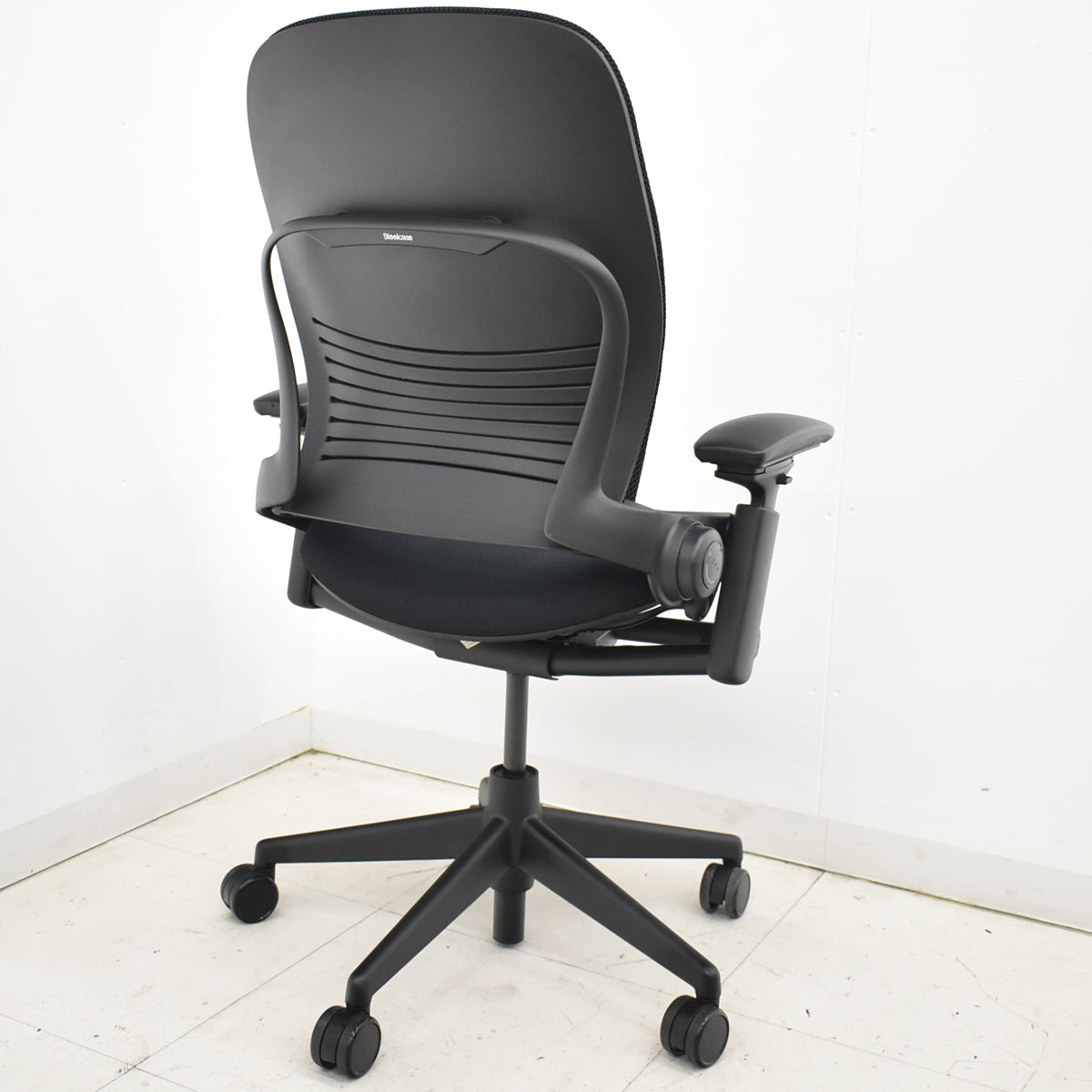 【中古】スチールケース　リープＶ２　３Ｄニット　可動肘　USモデル　2026010605【中古オフィス家具】