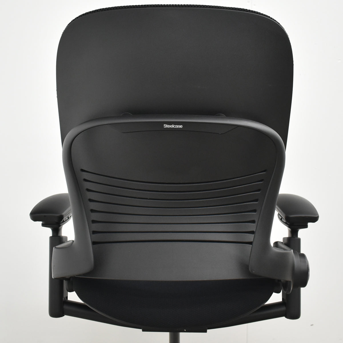 【中古】スチールケース　リープＶ２　３Ｄニット　可動肘　USモデル　2026010605【中古オフィス家具】