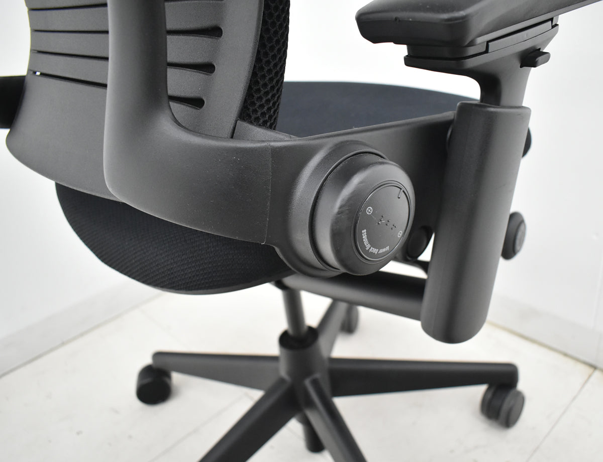 【中古】スチールケース　リープＶ２　３Ｄニット　可動肘　USモデル　2026010605【中古オフィス家具】