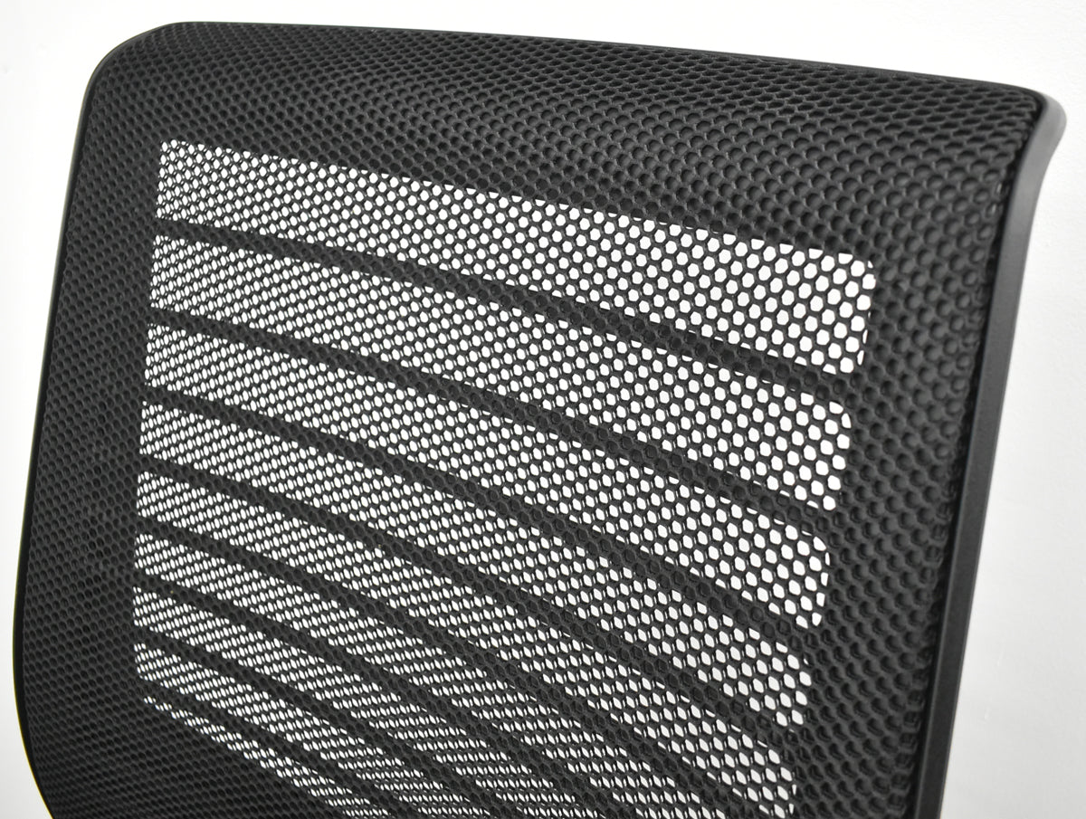 【中古】スチールケース　シンク２　固定肘　ランバーサポート　2026010606【中古オフィス家具】