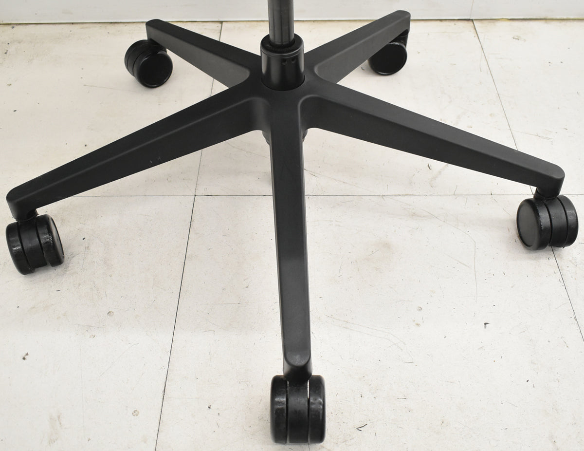 【中古】スチールケース　シンク２　固定肘　ランバーサポート　2026010606【中古オフィス家具】