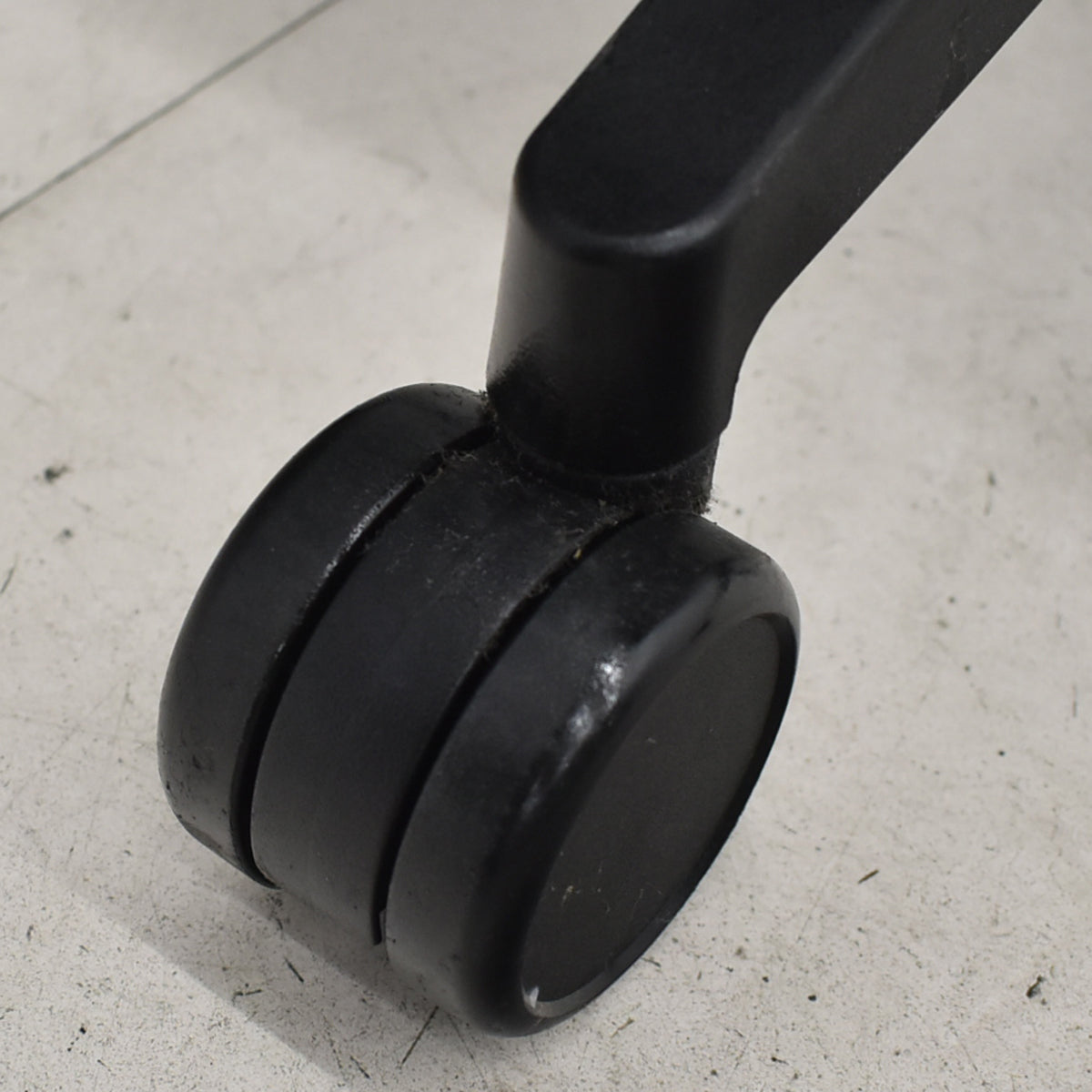 【中古】スチールケース　シンク２　固定肘　ランバーサポート　2026010606【中古オフィス家具】