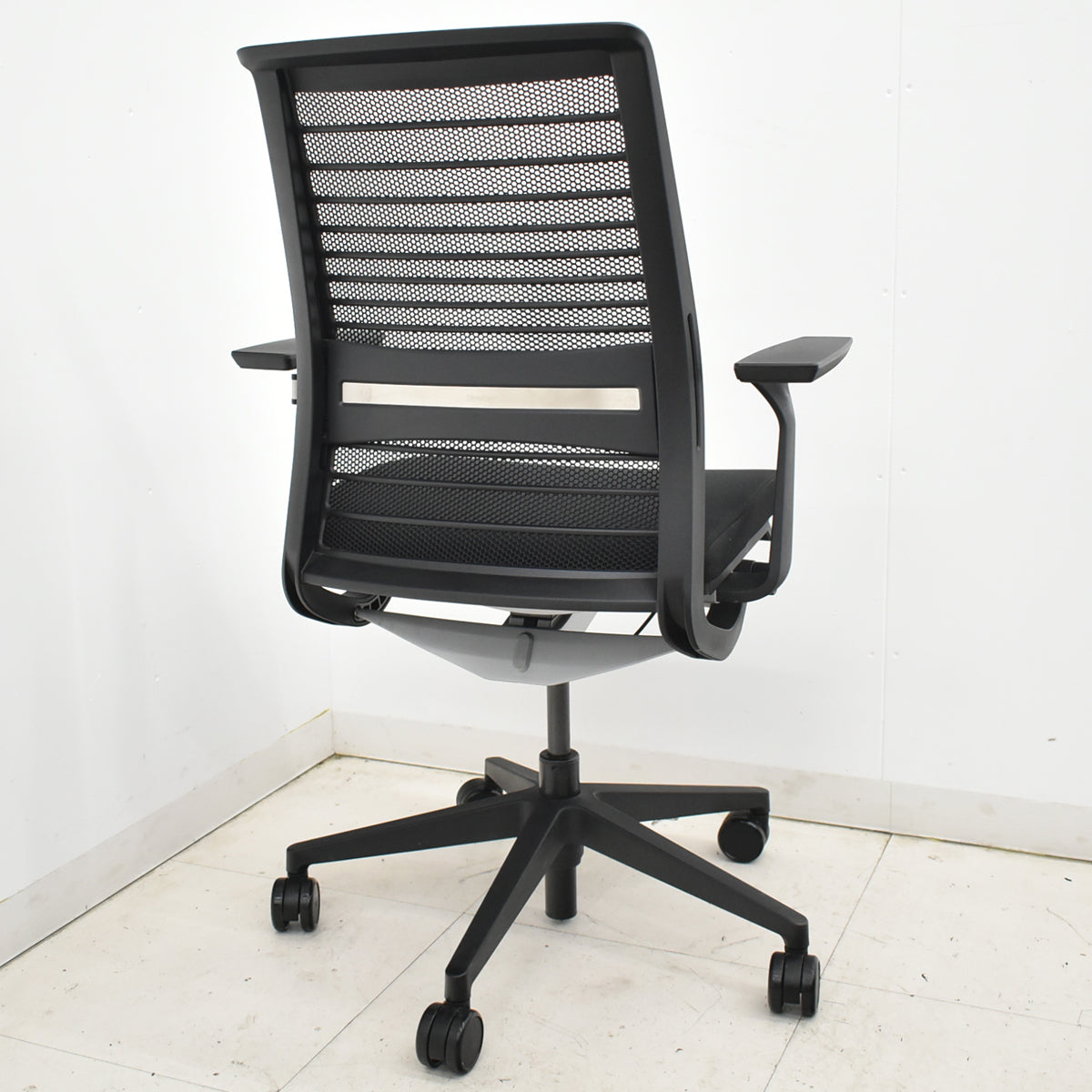 【中古】スチールケース　シンク２　固定肘　ランバーサポート　2026010606【中古オフィス家具】