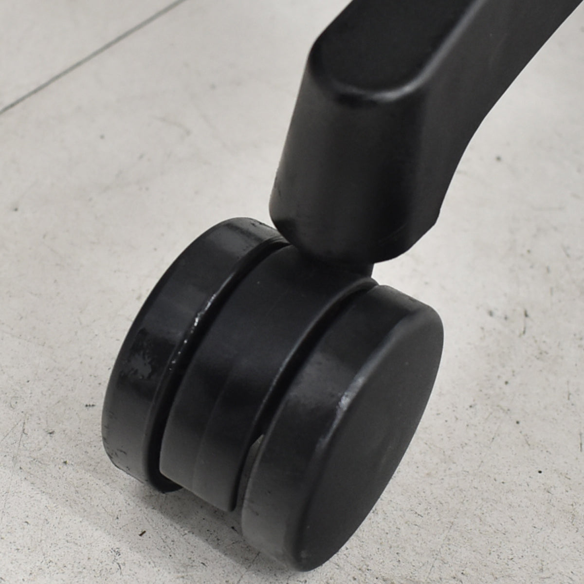 【中古】イトーキ　フリップフラップ　可動肘　ブラック　2026010801【中古オフィス家具】