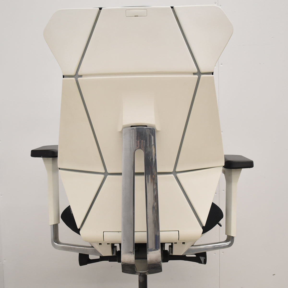 【中古】イトーキ　フリップフラップ　可動肘　ブラック　2026010801【中古オフィス家具】