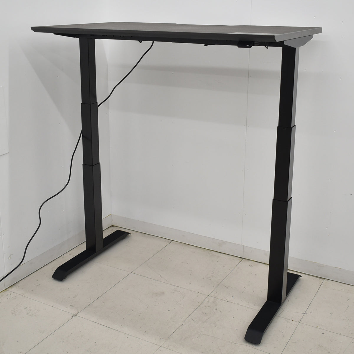 【中古】コクヨ　シークエンス　電動昇降デスク　ベーシックレバータイプ　船底天板　2021年製　幅1150　2026010802【中古オフィス家具】