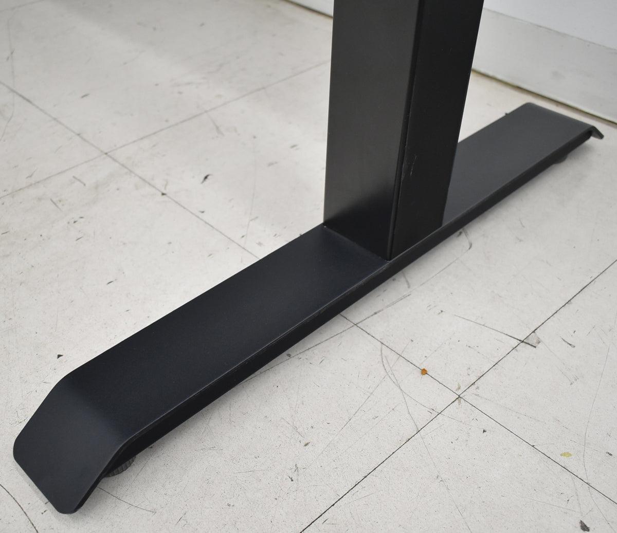 【中古】コクヨ　シークエンス　電動昇降デスク　ベーシックレバータイプ　船底天板　2021年製　幅1150　2026010802【中古オフィス家具】