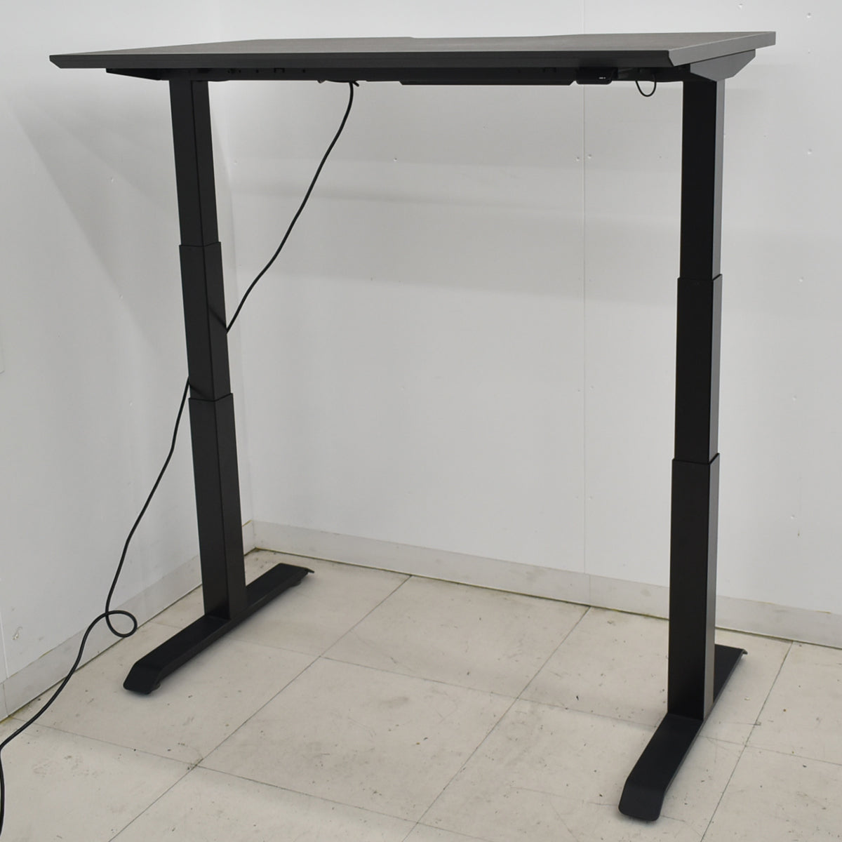 【中古】コクヨ　シークエンス　電動昇降デスク　ベーシックレバータイプ　船底天板　2021年製　幅1150　2026010803【中古オフィス家具】