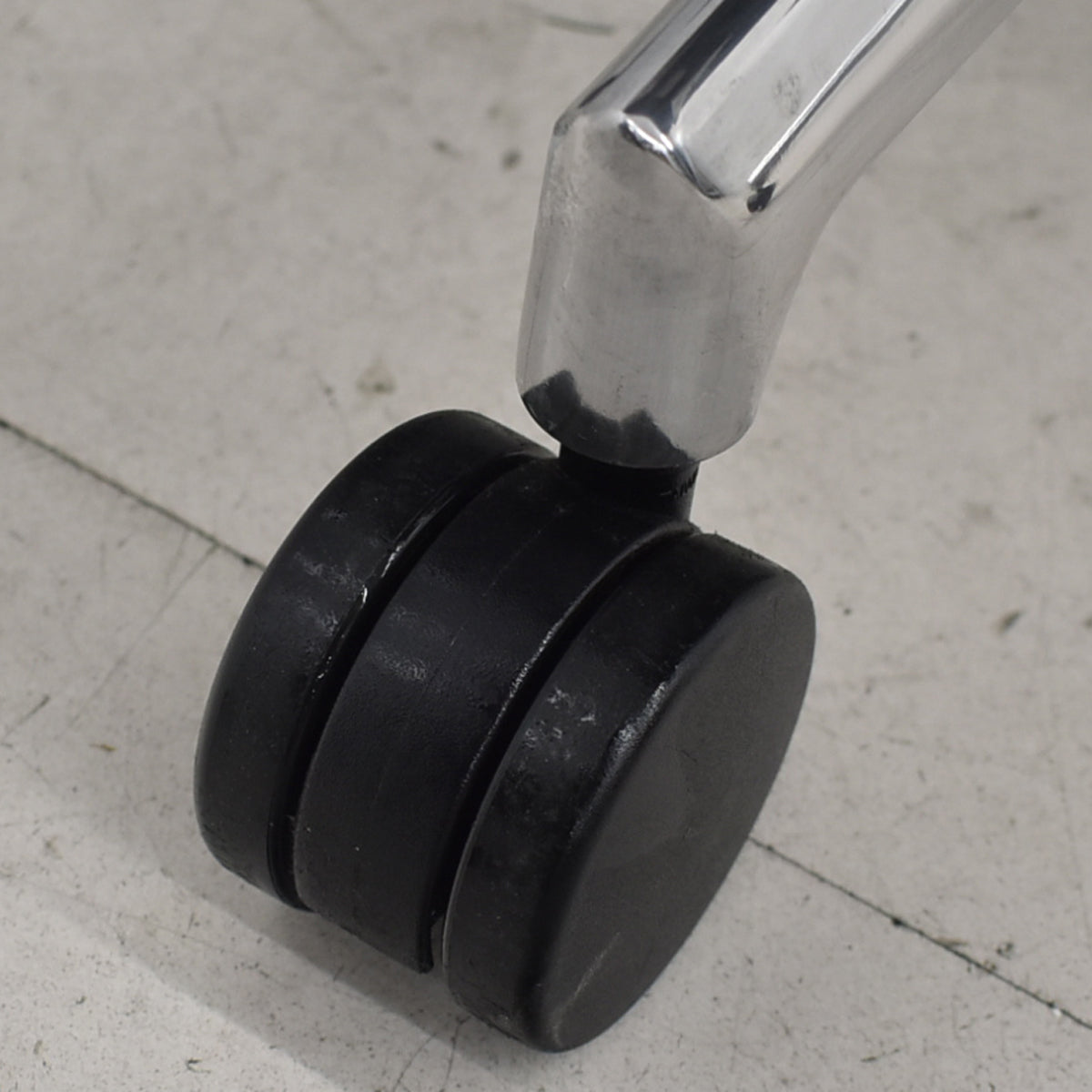 【中古】オカムラ　フィルメ　エクストラハイバック　エグゼクティブチェア　固定肘　ポリッシュ　ブラック　2026010804【中古オフィス家具】