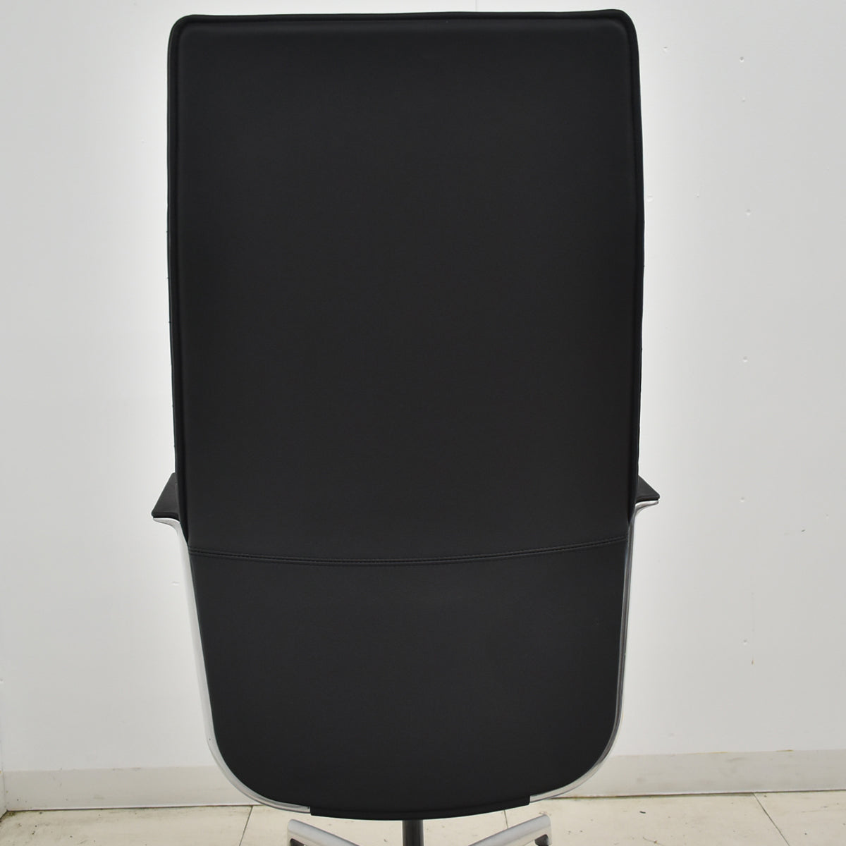 【中古】オカムラ　フィルメ　エクストラハイバック　エグゼクティブチェア　固定肘　ポリッシュ　ブラック　2026010804【中古オフィス家具】