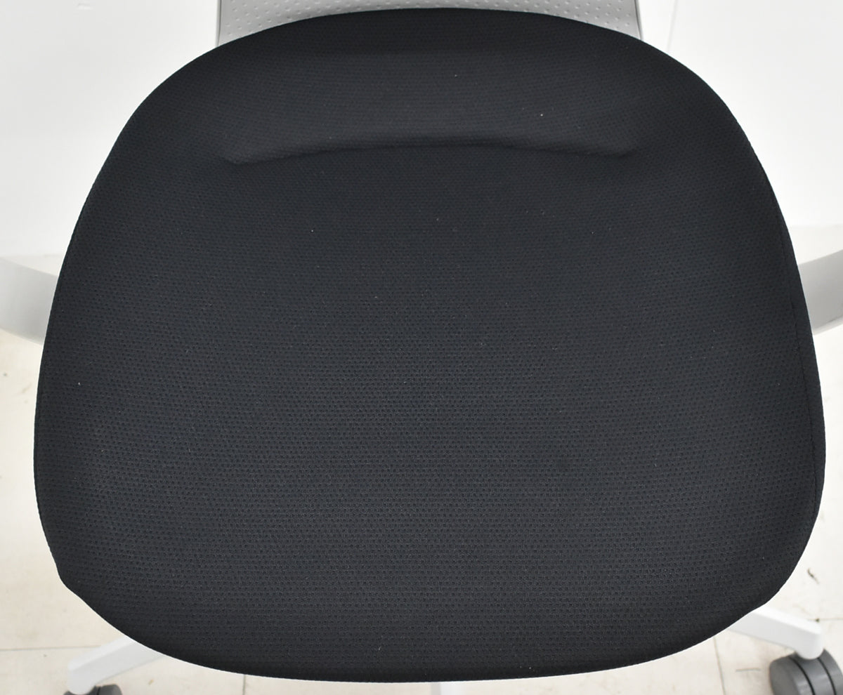 【中古】コクヨ　イング　固定肘　バーチカルタイプ　ブラック×ホワイトグレー　2026010805【中古オフィス家具】