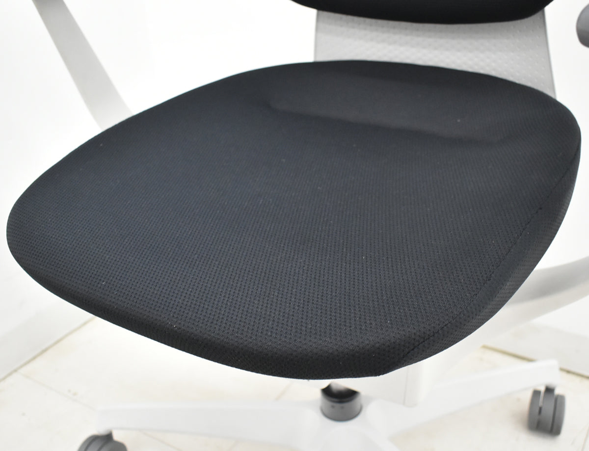 【中古】コクヨ　イング　固定肘　バーチカルタイプ　ブラック×ホワイトグレー　2026010805【中古オフィス家具】