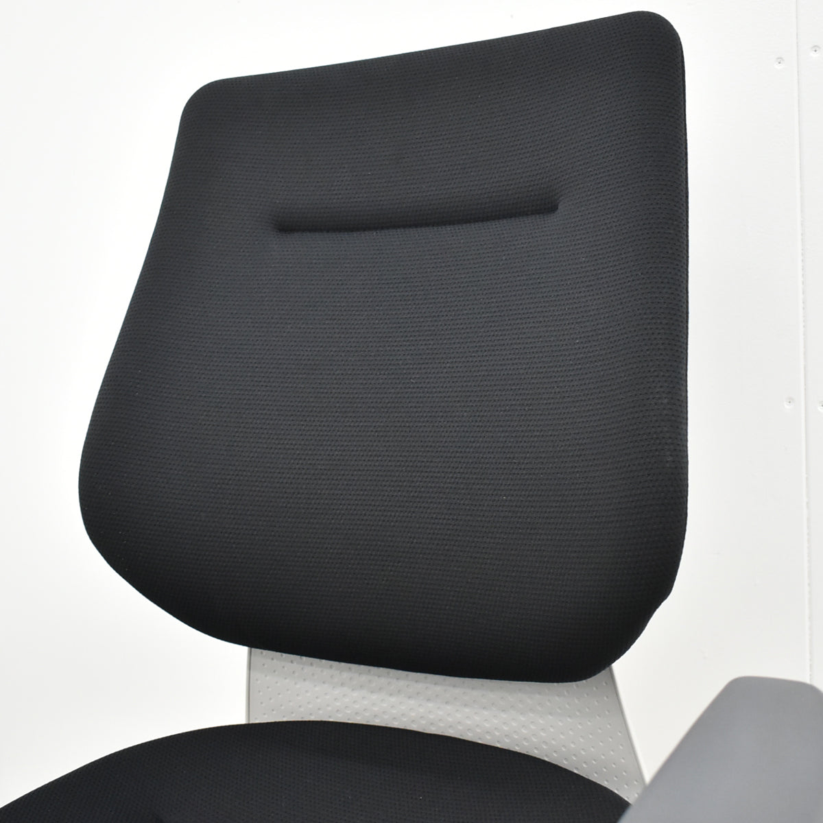 【中古】コクヨ　イング　固定肘　バーチカルタイプ　ブラック×ホワイトグレー　2026010805【中古オフィス家具】