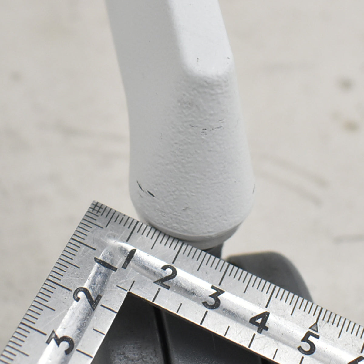 【中古】コクヨ　イング　固定肘　バーチカルタイプ　ブラック×ホワイトグレー　2026010805【中古オフィス家具】