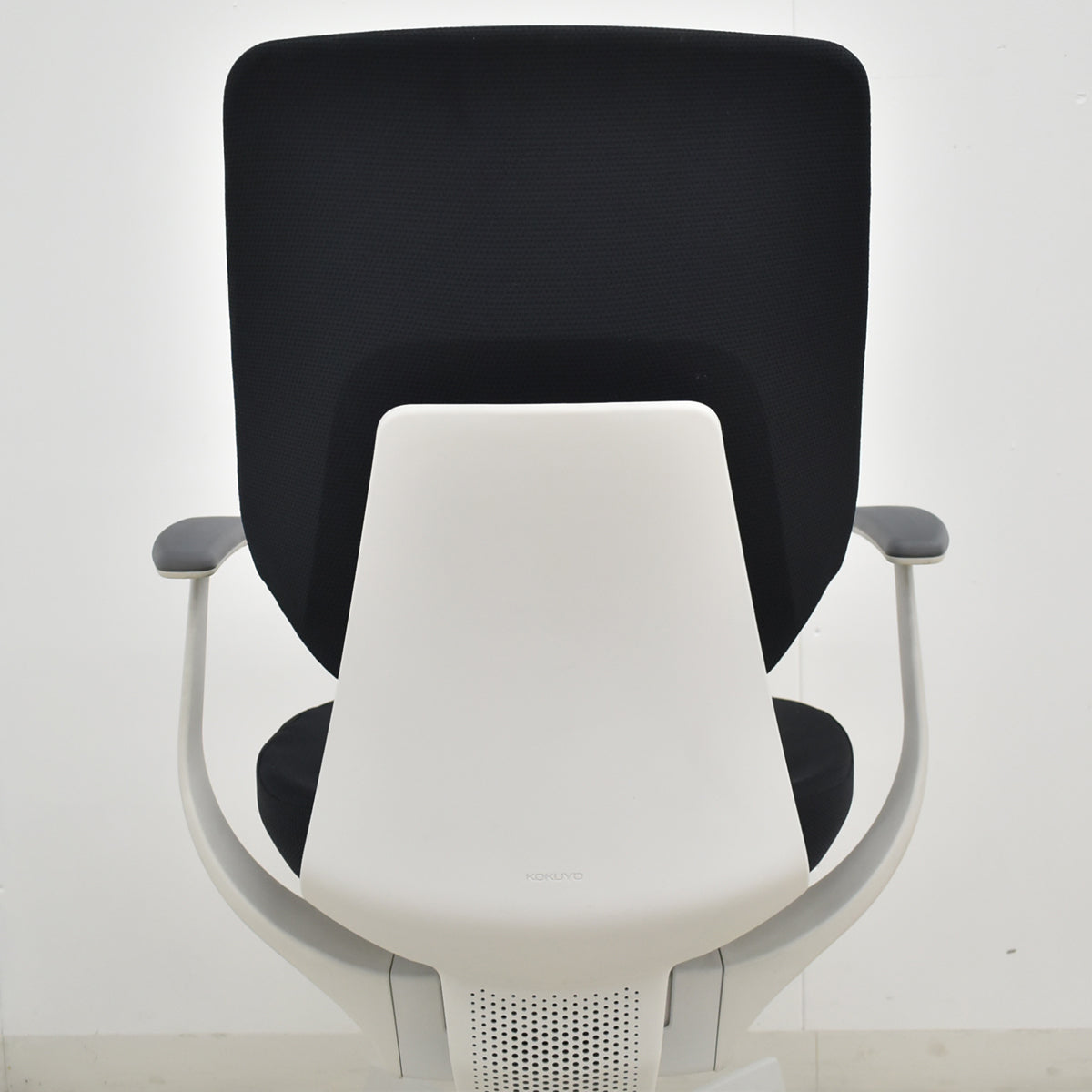 【中古】コクヨ　イング　固定肘　バーチカルタイプ　ブラック×ホワイトグレー　2026010805【中古オフィス家具】