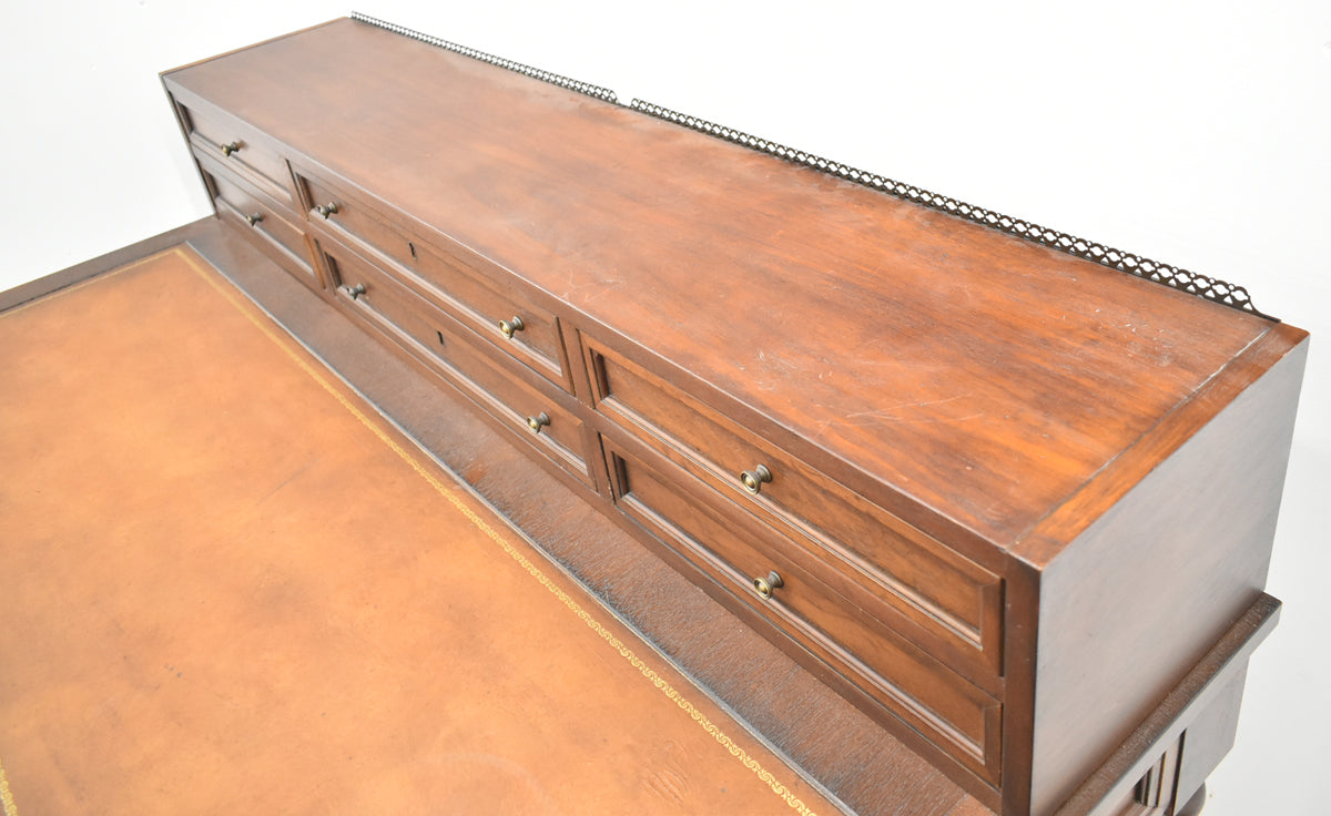 【中古】ドレクセルヘリテイジ　ライティングデスク　アンティーク　幅1345　木製　2026011601【中古オフィス家具】