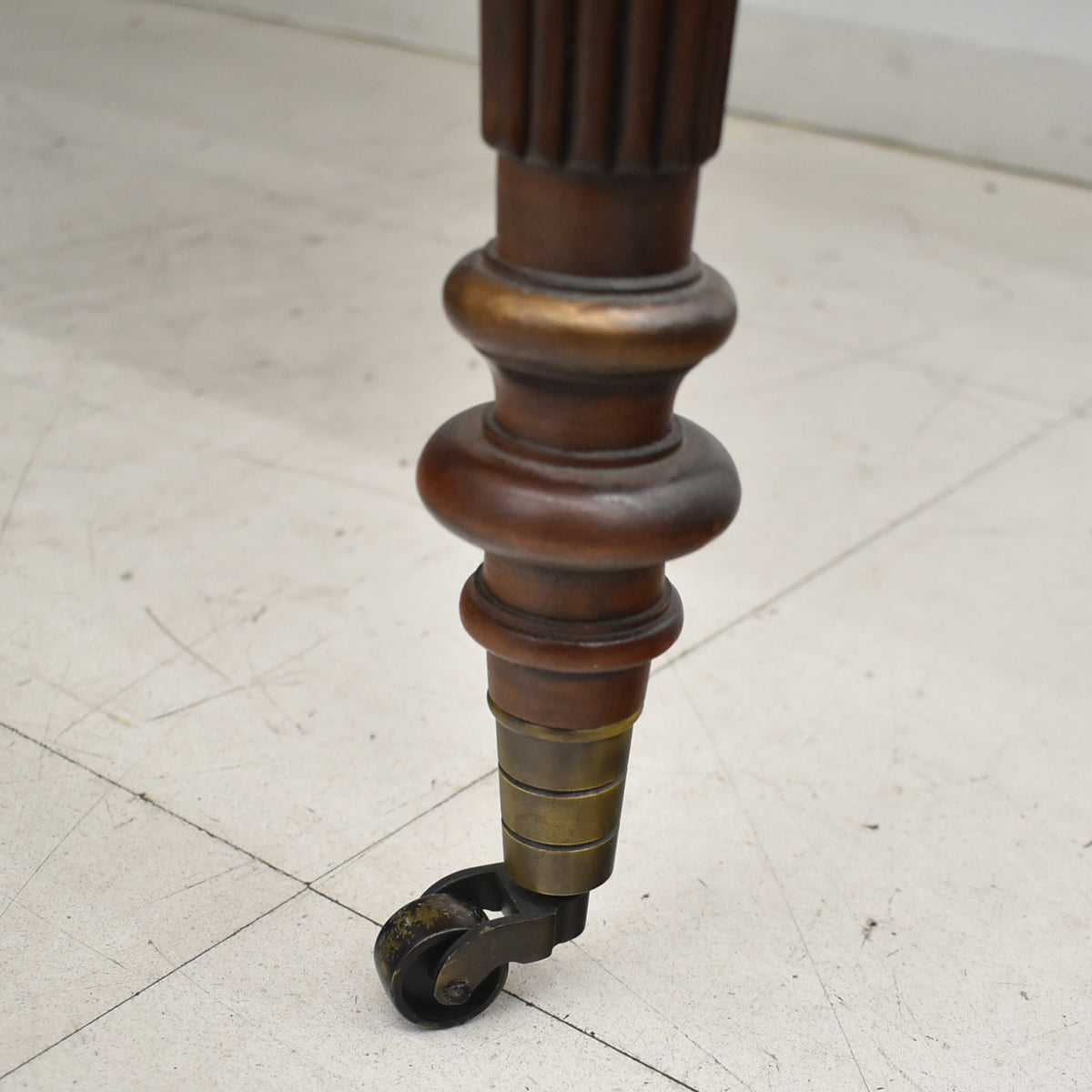 【中古】ドレクセルヘリテイジ　ライティングデスク　アンティーク　幅1345　木製　2026011601【中古オフィス家具】