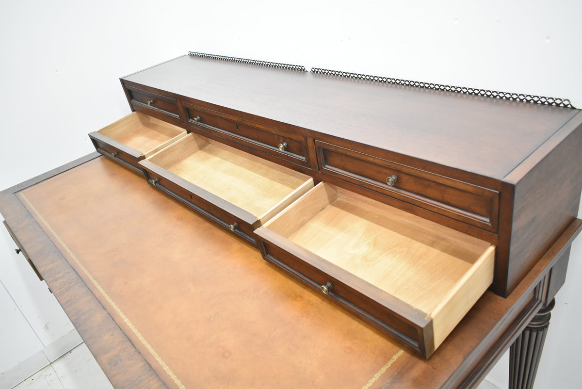 【中古】ドレクセルヘリテイジ　ライティングデスク　アンティーク　幅1345　木製　2026011602【中古オフィス家具】