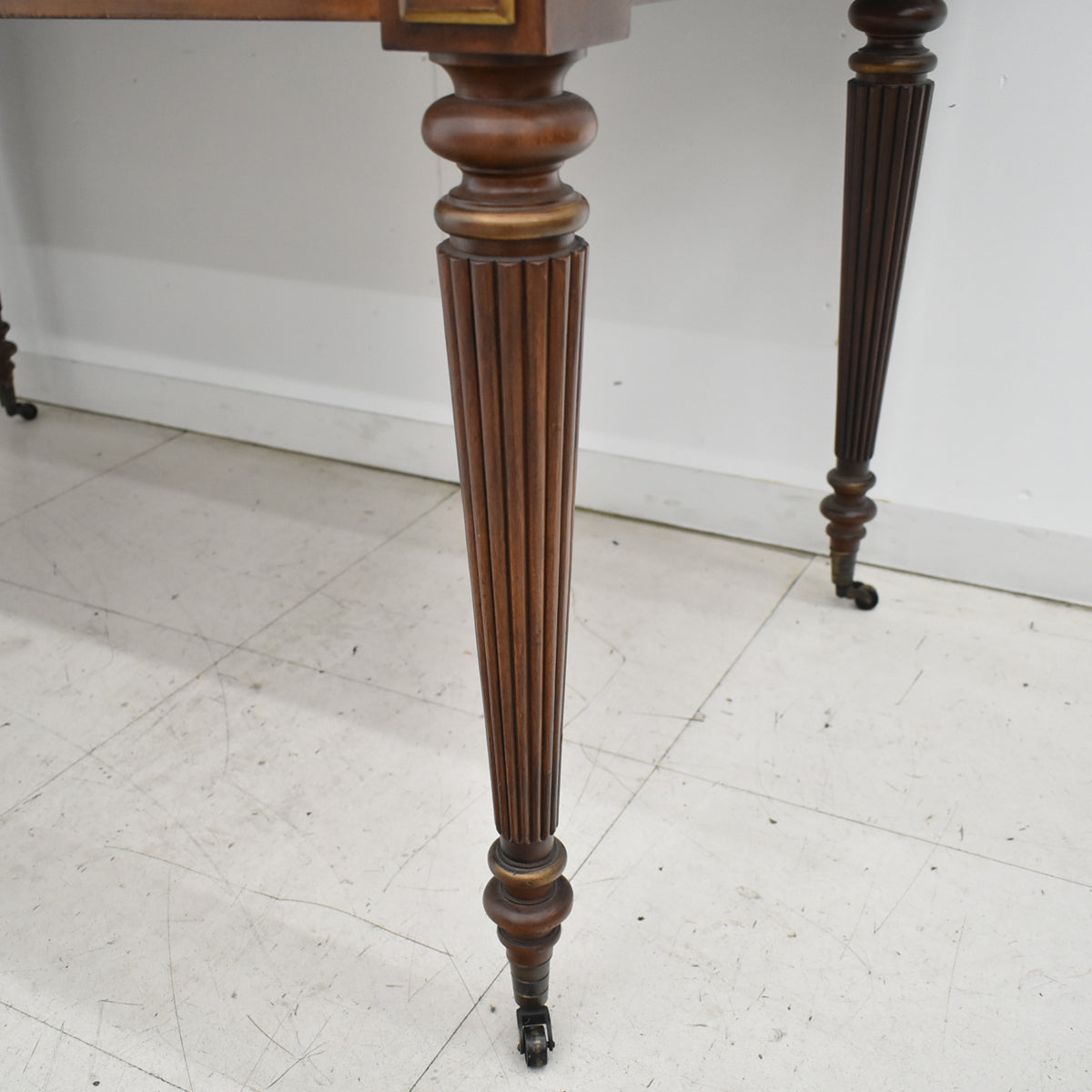 【中古】ドレクセルヘリテイジ　ライティングデスク　アンティーク　幅1345　木製　2026011602【中古オフィス家具】