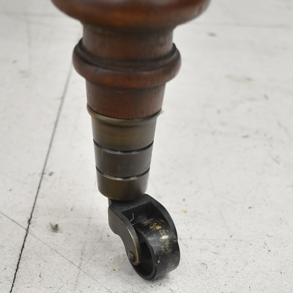 【中古】ドレクセルヘリテイジ　ライティングデスク　アンティーク　幅1345　木製　2026011602【中古オフィス家具】