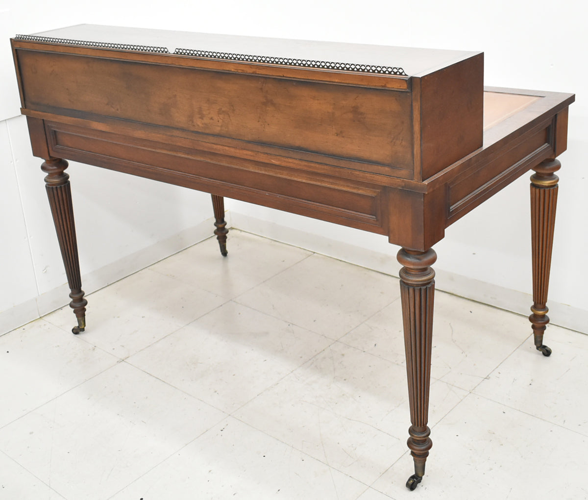 【中古】ドレクセルヘリテイジ　ライティングデスク　アンティーク　幅1345　木製　2026011602【中古オフィス家具】