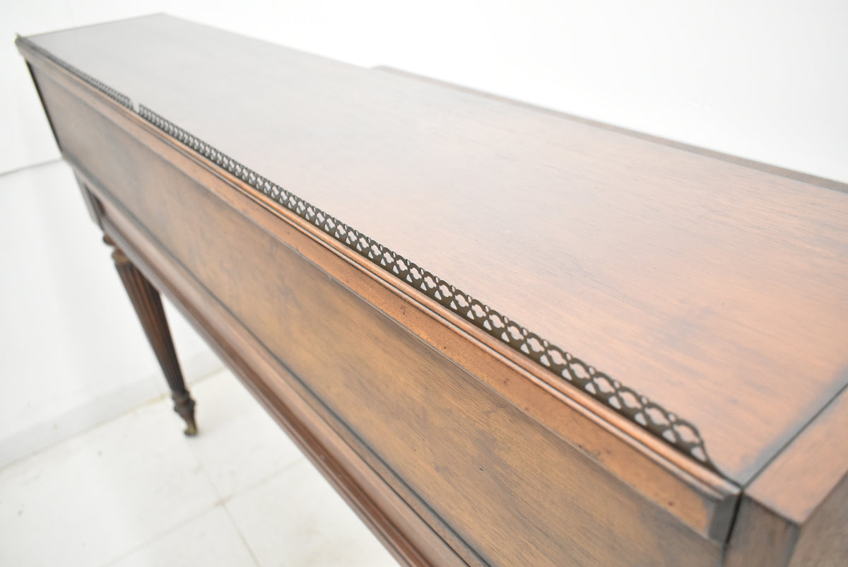 【中古】ドレクセルヘリテイジ　ライティングデスク　アンティーク　幅1345　木製　2026011602【中古オフィス家具】