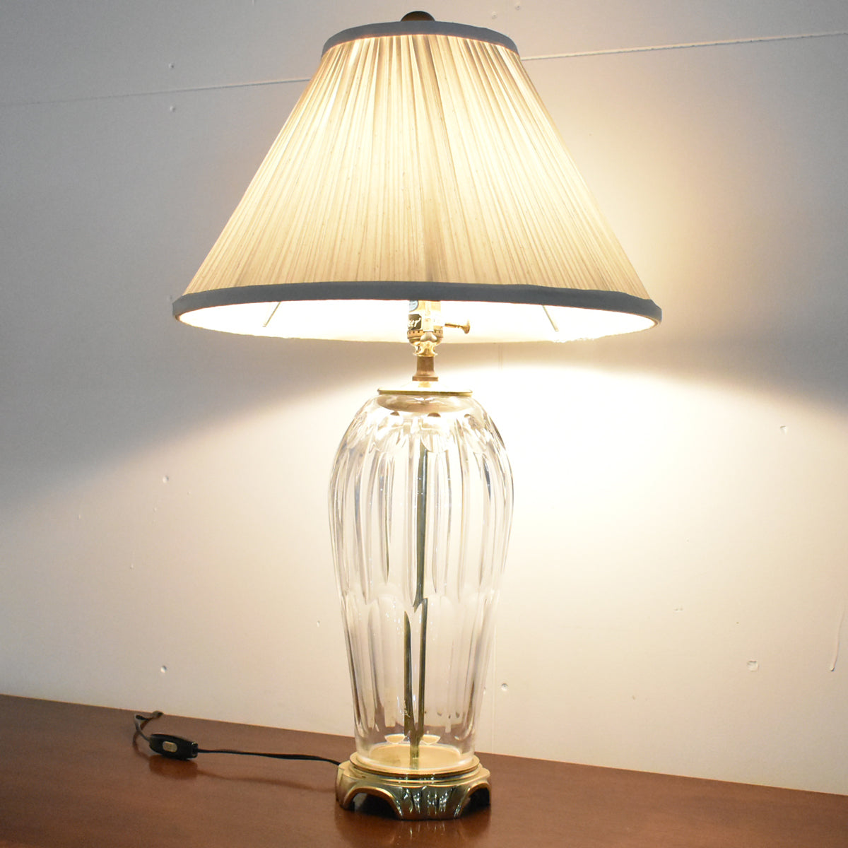 【中古】ドレクセルヘリテイジ　テーブルランプ　卓上照明　直径460　ガラス　2026011901【中古オフィス家具】