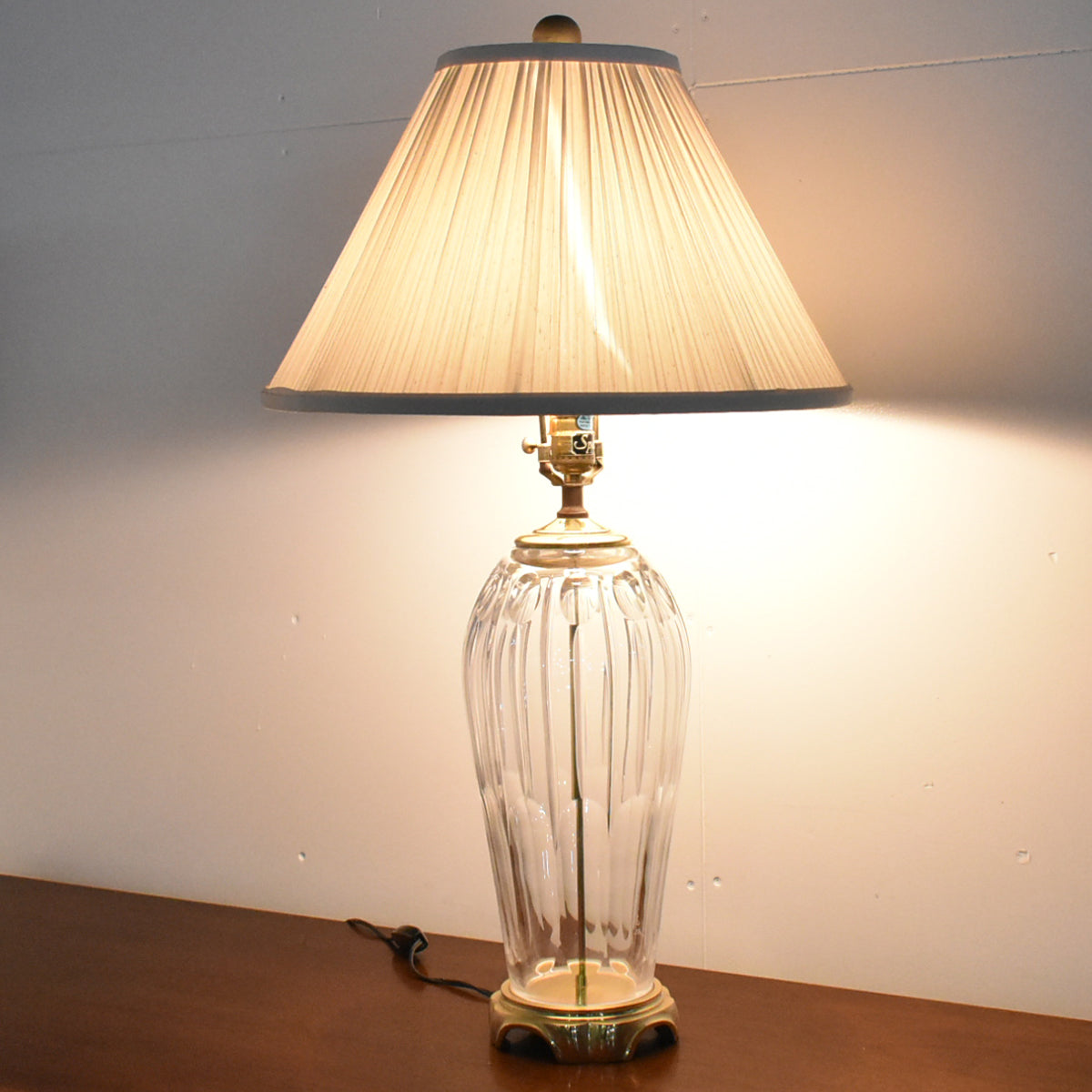 【中古】ドレクセルヘリテイジ　テーブルランプ　卓上照明　直径460　ガラス　2026011902【中古オフィス家具】