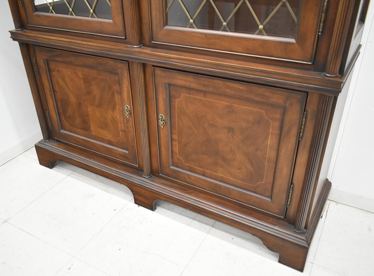 【中古】ドレクセルヘリテイジ　コヴィントンパークコレクション　飾り棚　照明付　全幅1585　木製　2026012002【中古オフィス家具】