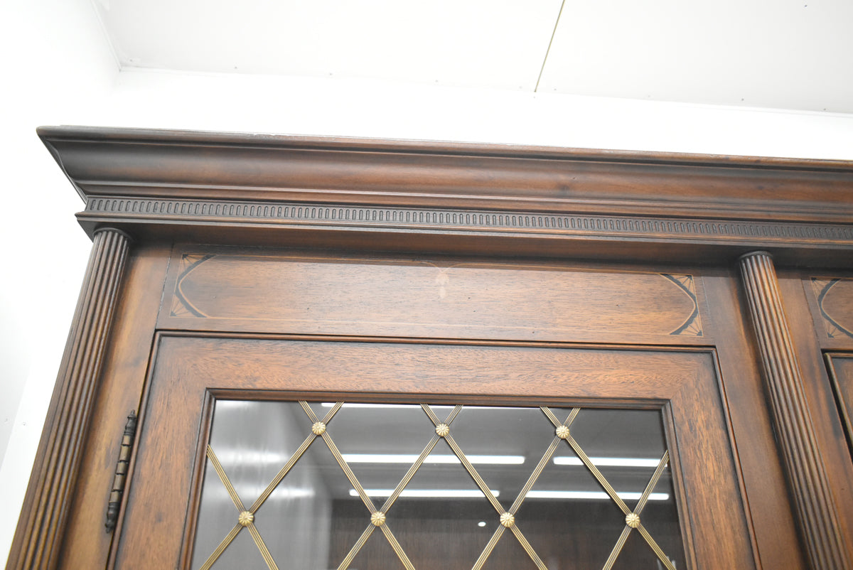 【中古】ドレクセルヘリテイジ　コヴィントンパークコレクション　飾り棚　照明付　全幅1585　木製　2026012002【中古オフィス家具】