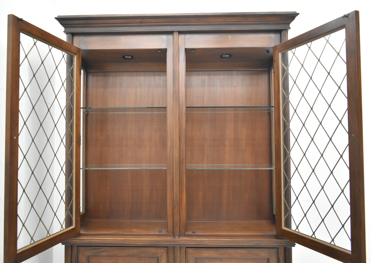 【中古】ドレクセルヘリテイジ　コヴィントンパークコレクション　飾り棚　照明付　全幅1585　木製　2026012002【中古オフィス家具】