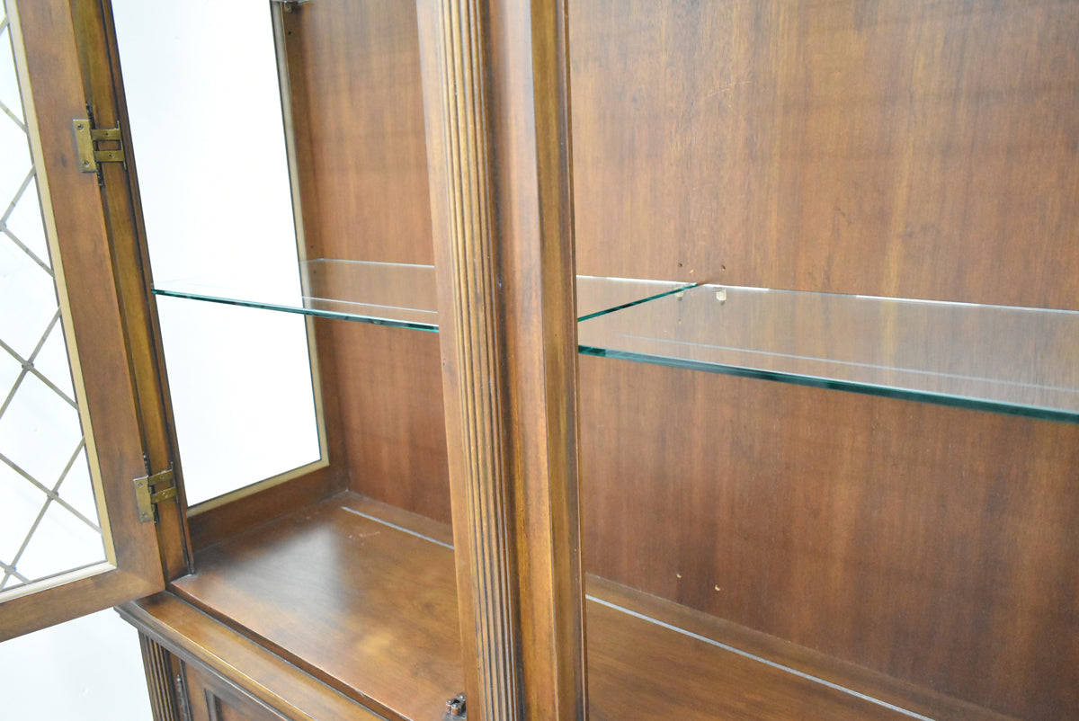 【中古】ドレクセルヘリテイジ　コヴィントンパークコレクション　飾り棚　照明付　全幅1585　木製　2026012002【中古オフィス家具】