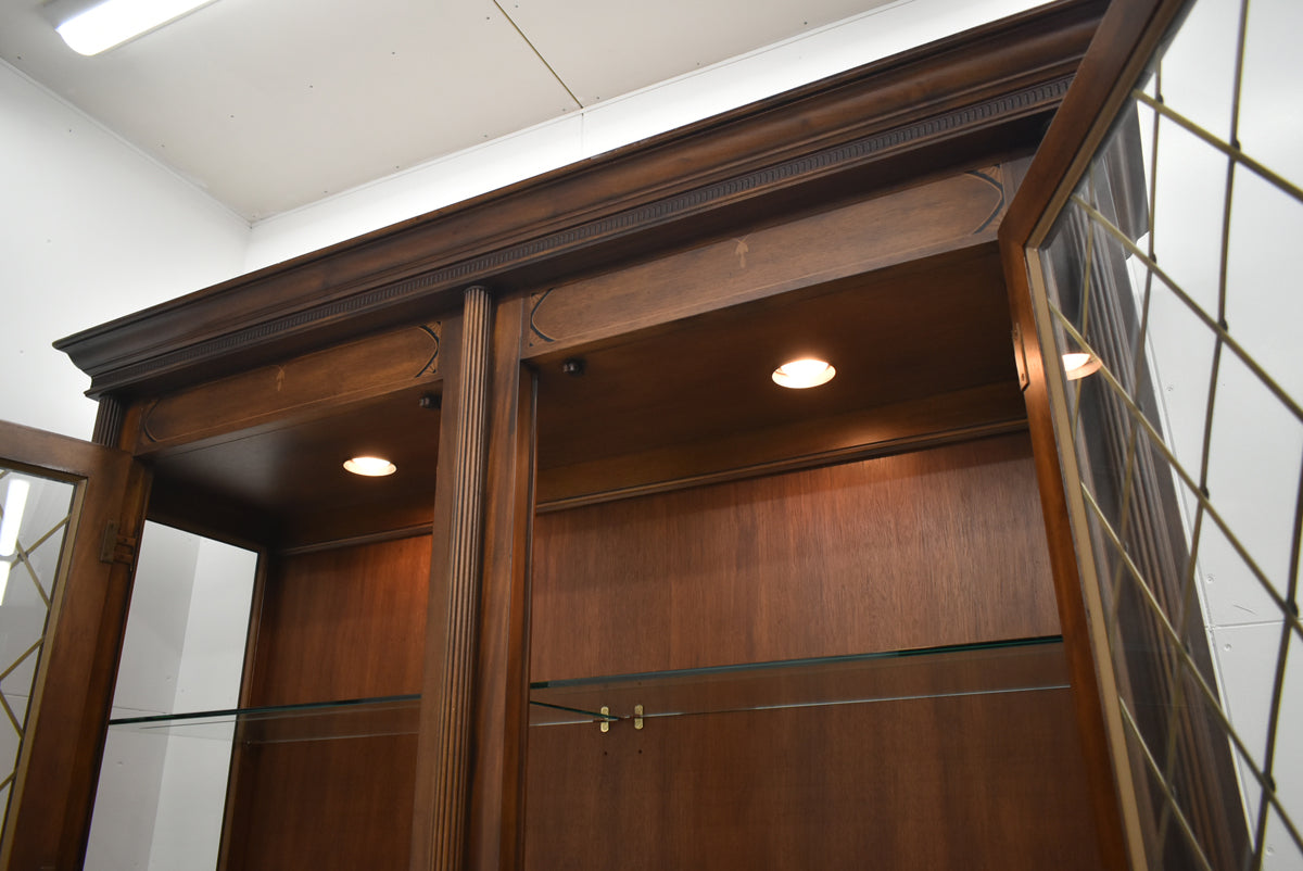 【中古】ドレクセルヘリテイジ　コヴィントンパークコレクション　飾り棚　照明付　全幅1585　木製　2026012002【中古オフィス家具】