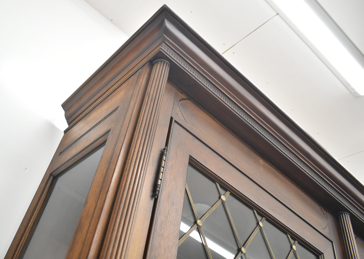 【中古】ドレクセルヘリテイジ　コヴィントンパークコレクション　飾り棚　照明付　全幅1585　木製　2026012002【中古オフィス家具】