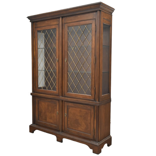 【中古】ドレクセルヘリテイジ　コヴィントンパークコレクション　飾り棚　照明付　全幅1585　木製　2026012002【中古オフィス家具】