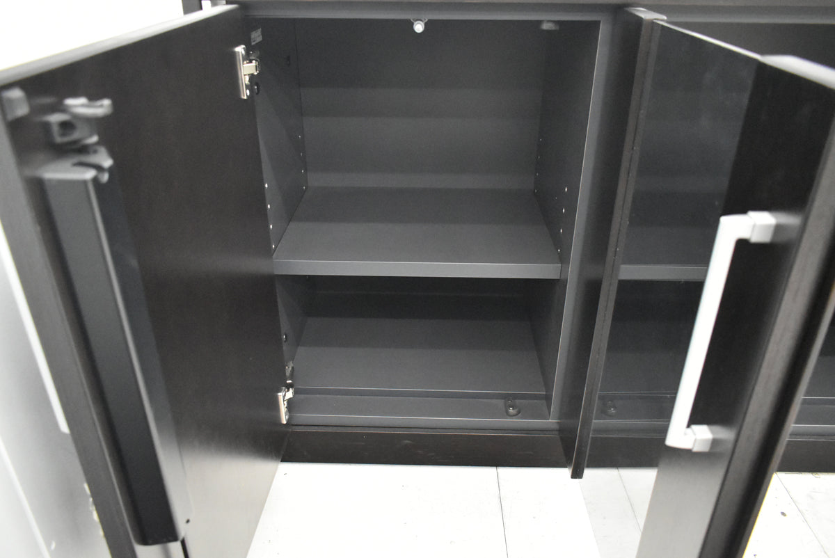 【中古】オカムラ　マスターラインII　クレデンザ（サイドボード）ガラス扉タイプ　ソフトクローズ機能　幅1840　ダークブラウン　2026012104【中古オフィス家具】