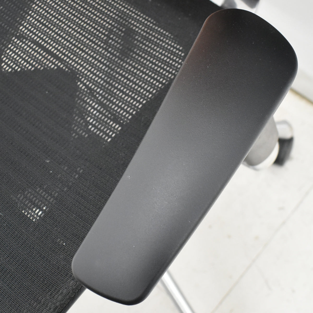 【中古】オカムラ　バロン　ハイバック　可動肘　ポリッシュ　ブラック×オレンジ　肘パッド新品　2026012203【中古オフィス家具】