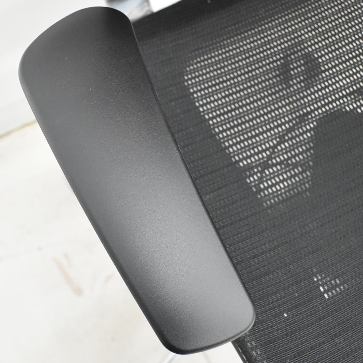 【中古】オカムラ　バロン　ハイバック　可動肘　ポリッシュ　ブラック×オレンジ　肘パッド新品　2026012203【中古オフィス家具】