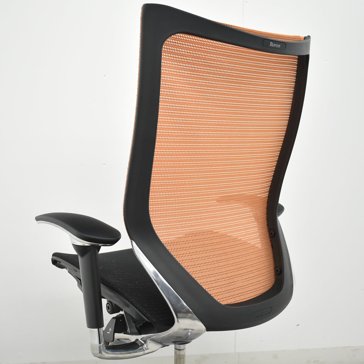 【中古】オカムラ　バロン　ハイバック　可動肘　ポリッシュ　ブラック×オレンジ　肘パッド新品　2026012203【中古オフィス家具】